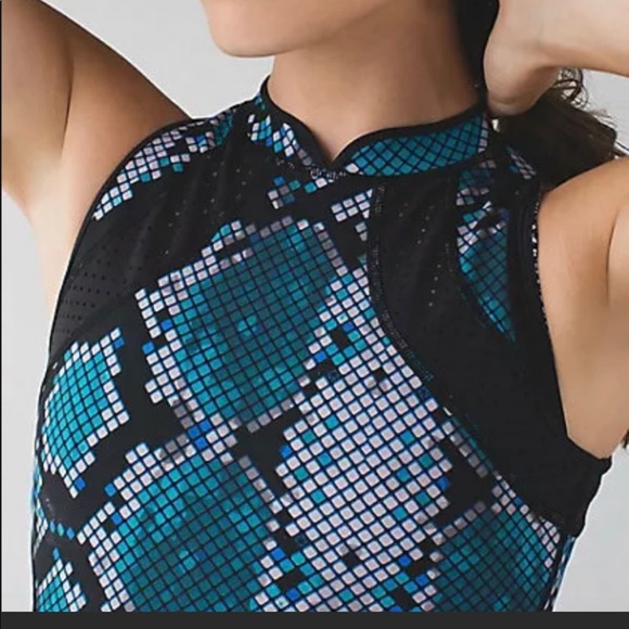 NWT Lululemon Salty Swim Rashguard Reversible - Picture 3 of 8